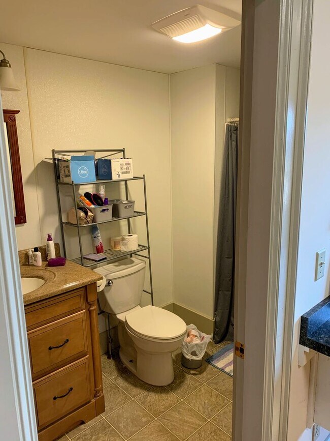 Building Photo - University Student Rental- Available for t...