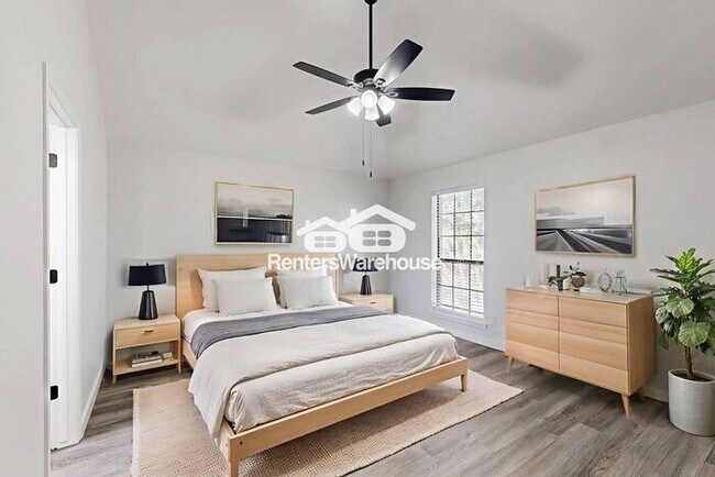 Building Photo - MOVE IN READY Rare Carrollton Home
