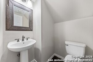 Building Photo - 7 Inwood Knoll