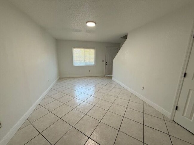 Building Photo - 2/1.5 Winter Springs Townhome with screened patio-MOVE IN SPECIAL: $200 OFF FIRST MONTH'S RENT