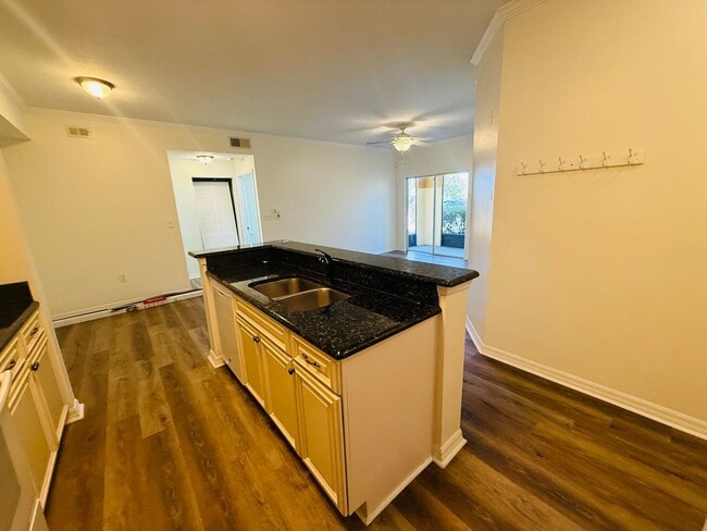 Building Photo - 2 Bedroom Condo For Rent in Carrollwood!