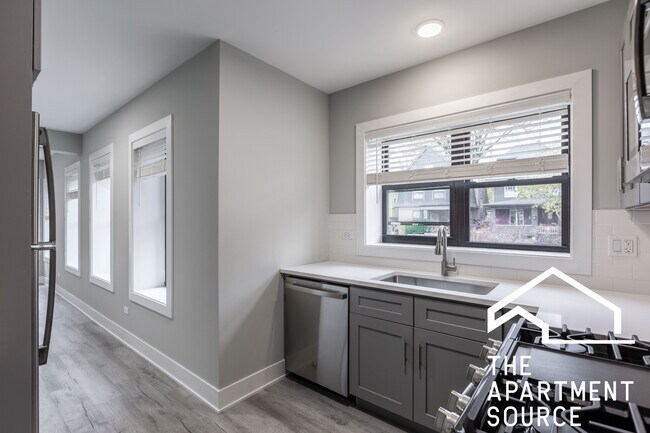 Building Photo - 1139 Oak Ave