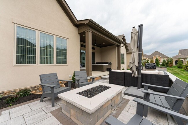Building Photo - 6096 Deer Bluff Pl