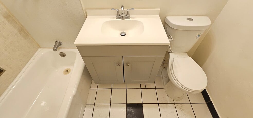 Building Photo - 206 N Beverly Park