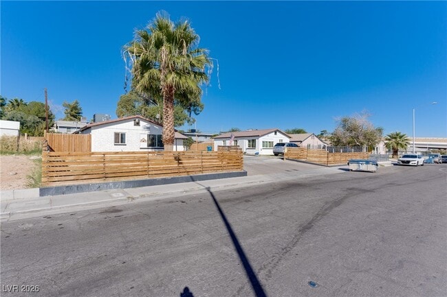 Building Photo - 309 N 16th St