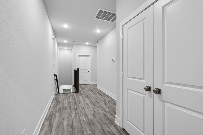 Building Photo - 4677 Bellfort Ave