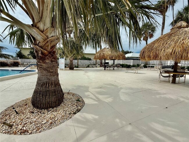 Building Photo - 7200 Sunshine Skyway Ln S