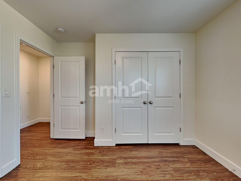 Building Photo - 6106 W Haleh Ave