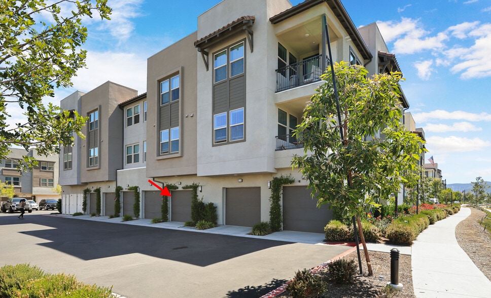 Building Photo - 1100 Lasso Way