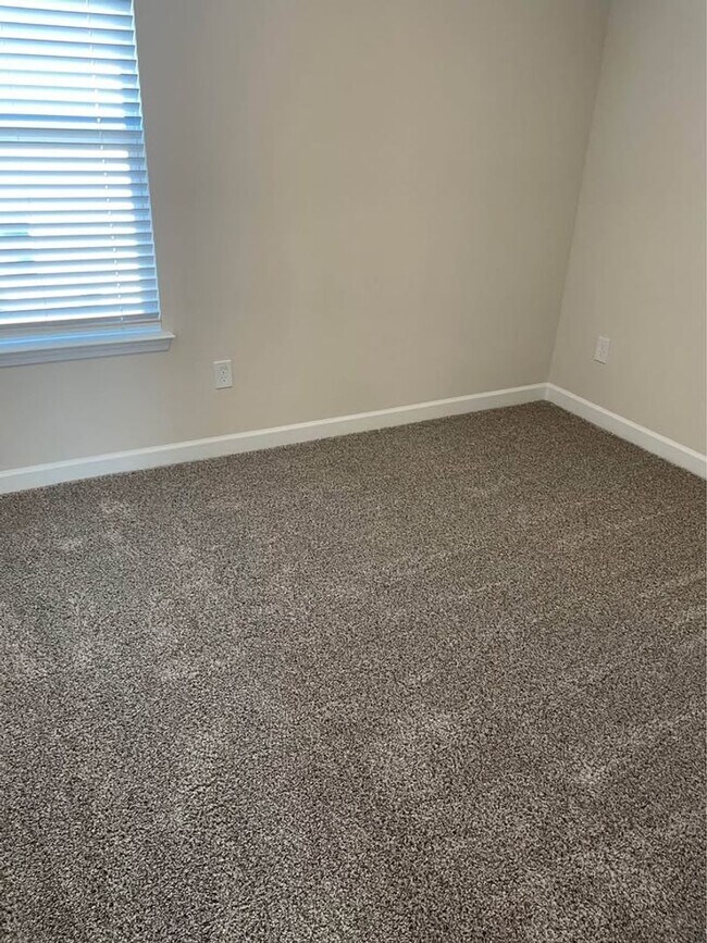 Building Photo - Available Soon! Stunning Five Bedroom, Three Bath Home in Clear Pond!