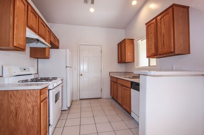 Building Photo - 9611 E Magma Dr