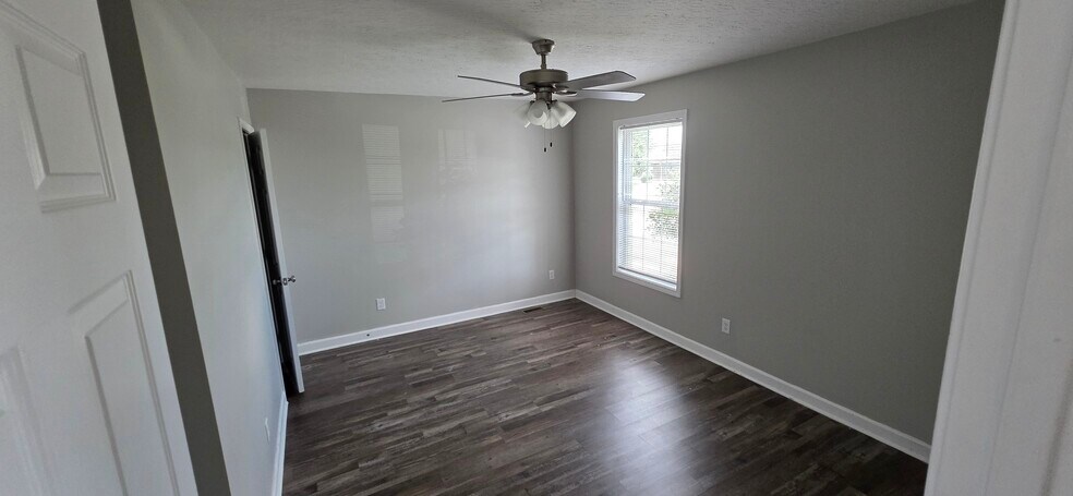 Building Photo - 285 Creekwood Ave