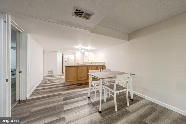 Building Photo - 4144 Addison Rd