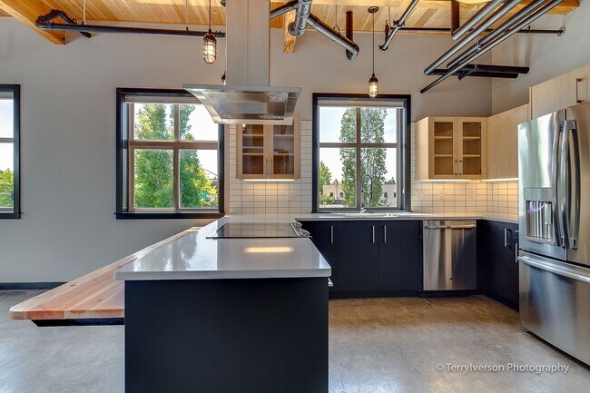 Building Photo - Downtown Living 1 Bed/1 Bath Apartment - S...