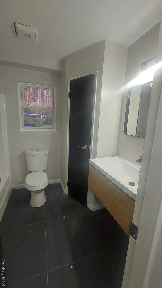 Building Photo - 203 Ludingtonville Rd