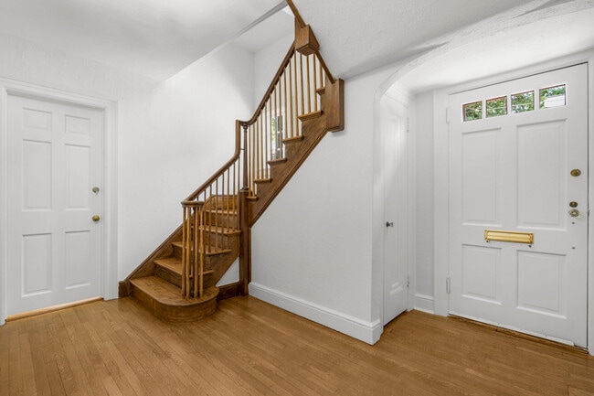 Building Photo - 121 Walworth Ave