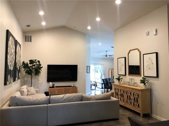 Building Photo - 1739 Berkshire Cir SW