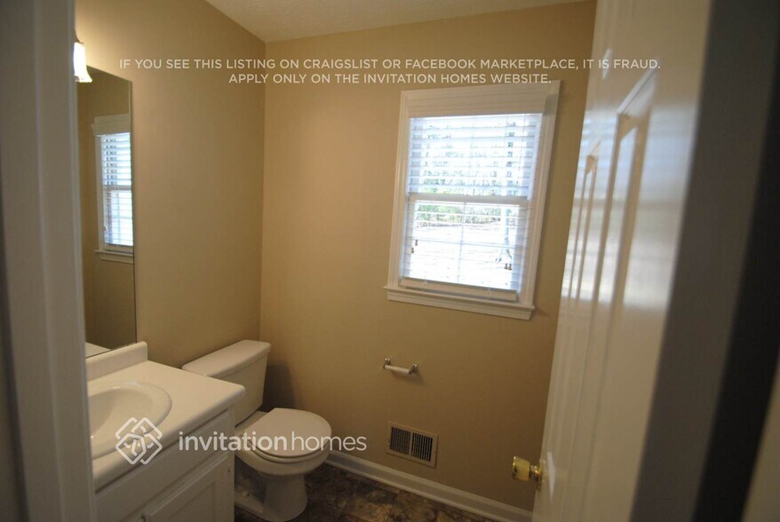 Building Photo - 1515 Summit Chase Dr SW