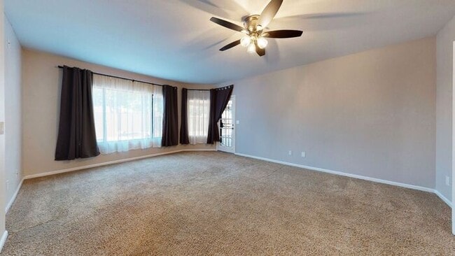 Building Photo - Very nice single level home