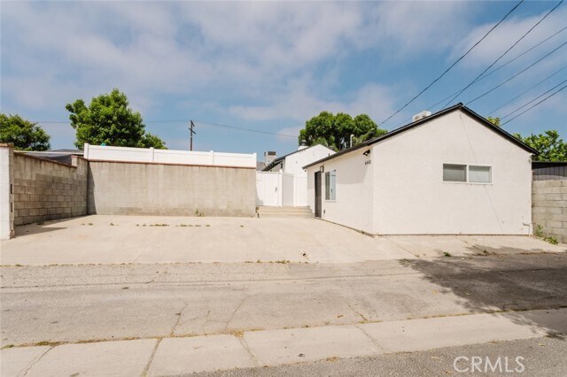 Building Photo - 6440 Lindley Ave