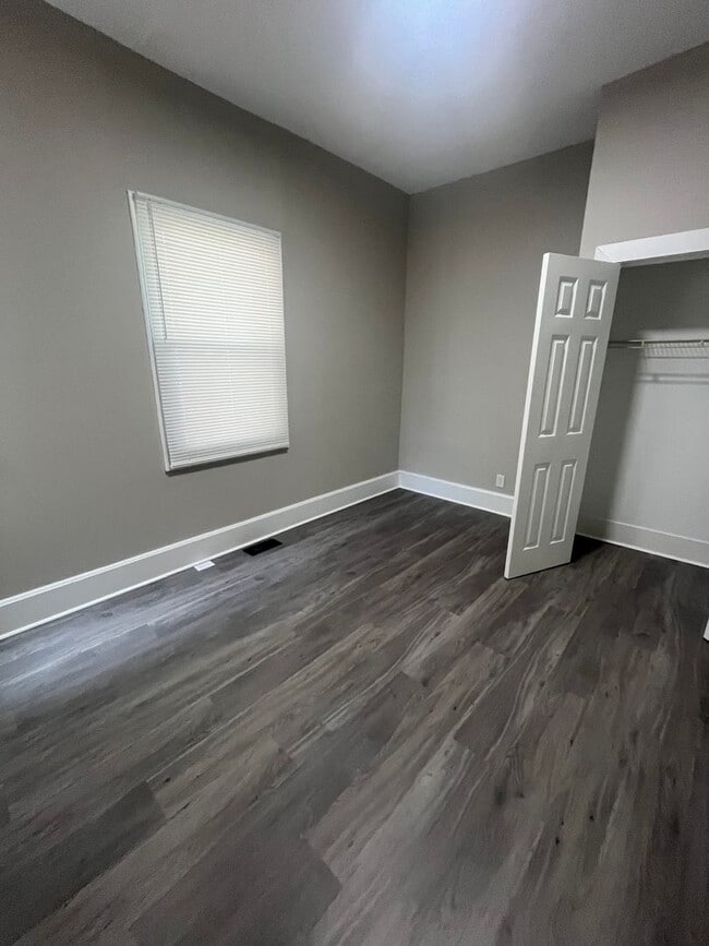 Building Photo - Gorgeous Updated 5 Bedroom/2.5 Bath House!