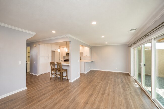 Building Photo - 4701 Carmonita Ln