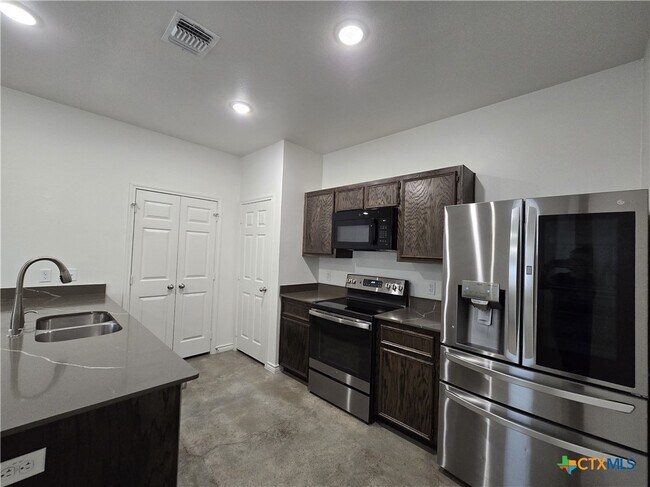 Building Photo - 2318 Zanoletti Ct
