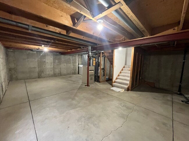Building Photo - Beautiful 3 bed 2 1/2 bath with 2 car garage! (NEW PICTURES TO COME!!)