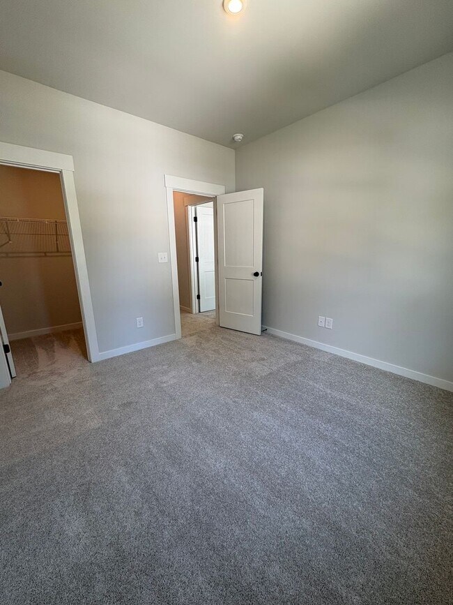 Building Photo - New Construction 3BR/2.5 BA in Griffith Lakes
