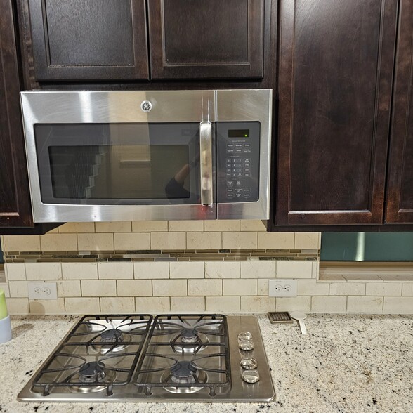 Kitchen Microwave - 905 Avian Dr