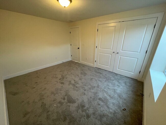 Building Photo - 5103/05 S Chase Ave