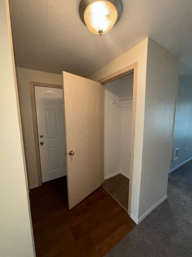 Interior Photo - Trailside