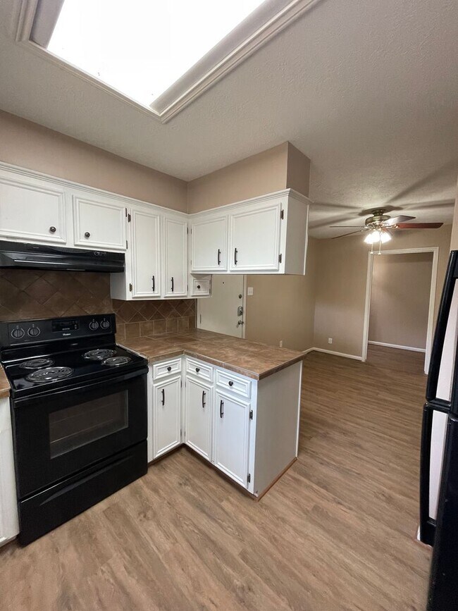 Building Photo - 3 Bed House near Deacon Dr & HWY 6 (College Station)