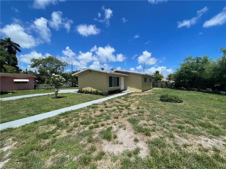 Building Photo - 1131 NW 15th Ct