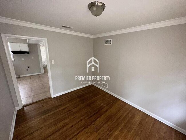 Building Photo - FIRST MONTHS RENT FREE!
