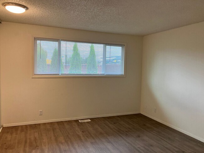 Building Photo - Remodeled Two Bedroom Duplex in North Sale...
