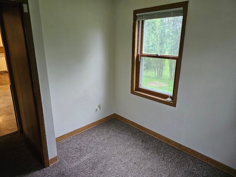 Building Photo - 533 Lakeshore Ct