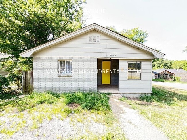 Primary Photo - 4423 W Charles Bussey Ave
