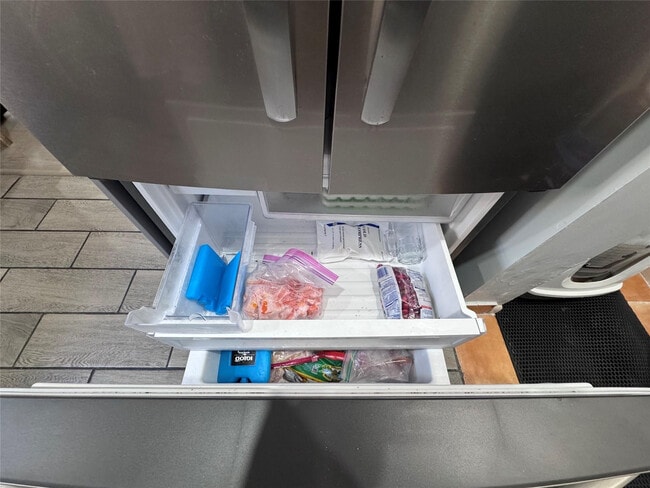 Building Photo - 1417 Avon Ln