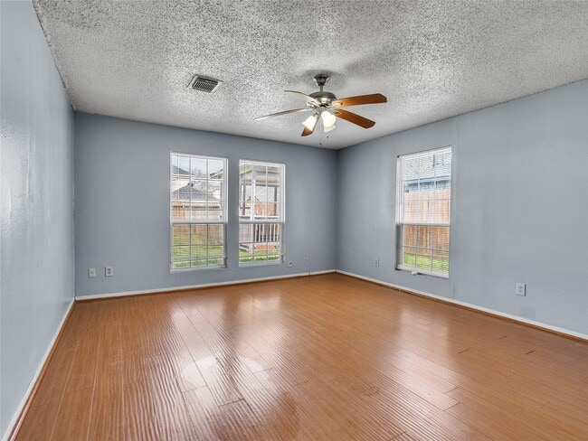 Building Photo - 10919 Pigeonwood Dr