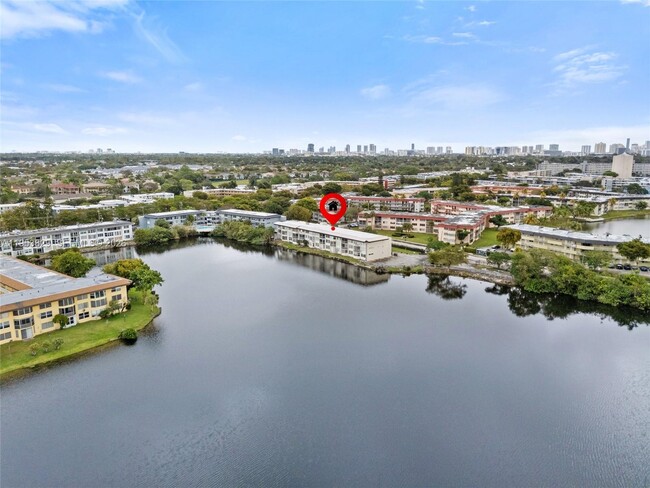 Building Photo - 18900 NE 14th Ave