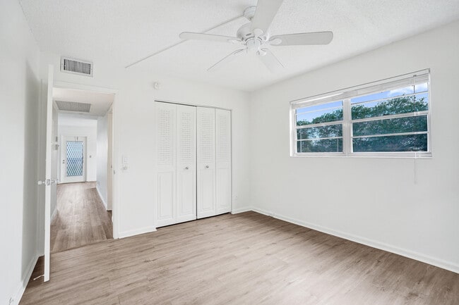 Building Photo - 57 Dorset Dr