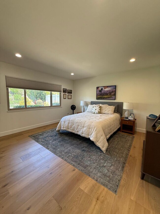 Building Photo - Gorgeous Remodeled 2Br/2Ba house W/2 Car attached  Garage in Oaks North