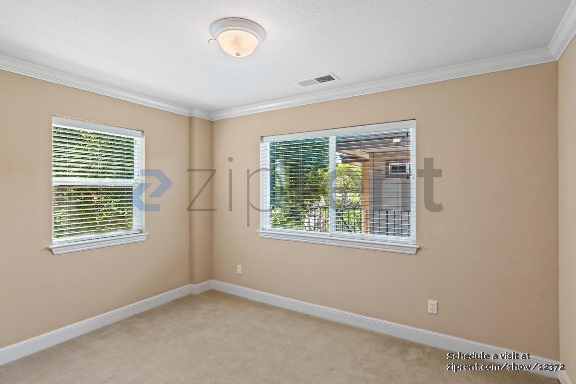 Building Photo - Unit 3