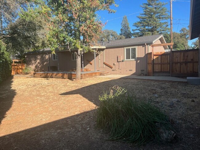 Building Photo - Modern Auburn Retreat—Fully Renovated 3BR ...