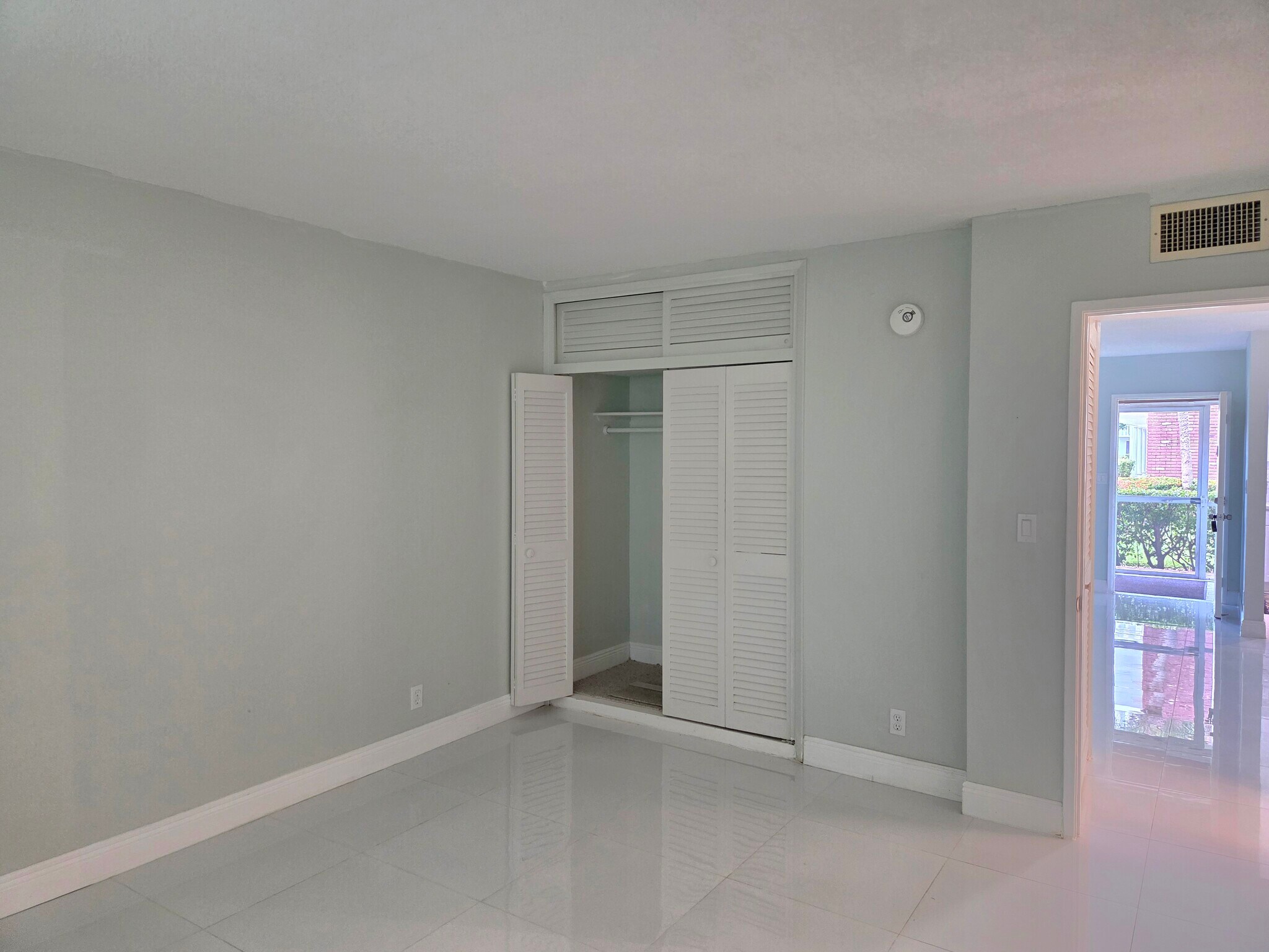 Additional Wall Closet - 1971 SE 5th Ct