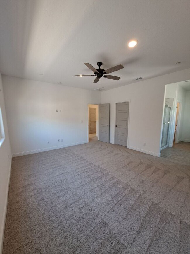Building Photo - 911 Blue Oak Lane W