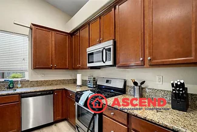 Building Photo - Lovely 4 Bedroom Home in Campus Park Area!