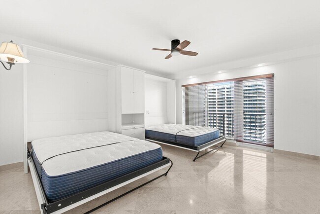 Building Photo - 4301 N Ocean Blvd