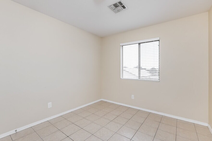 Building Photo - 3822 N 105th Ln